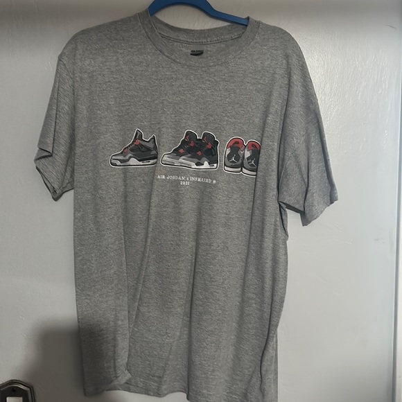 Grey L jordan 4 infra red T - Picture 1 of 3